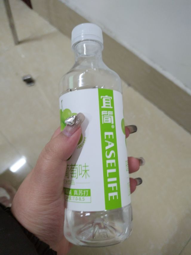 宜简苏打水青葡萄