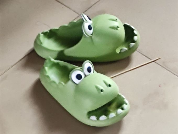 居家拖鞋