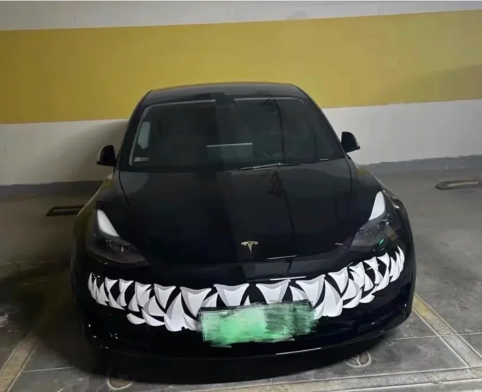 特斯拉model鲨鱼辣椒涂装鲨鱼嘴