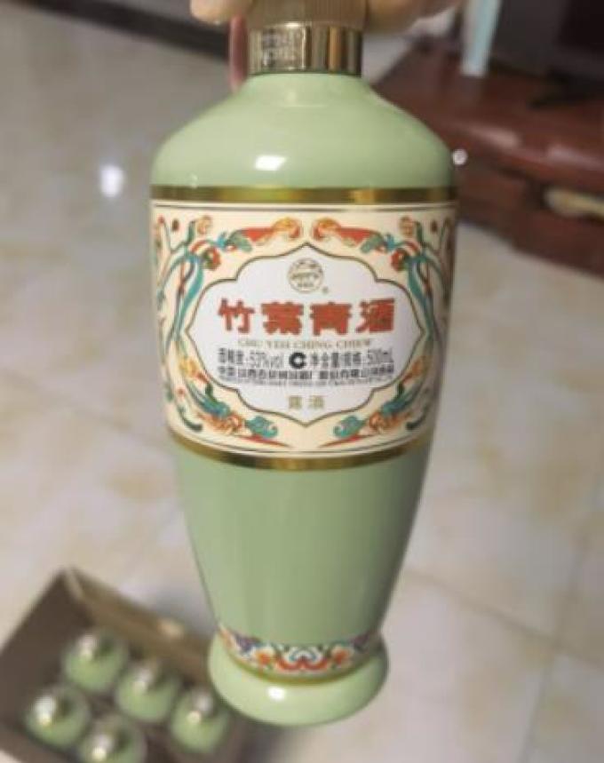 竹叶青白酒