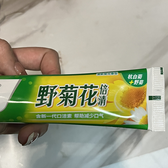 这是不是你们在用的黑妹野菊花牙膏？