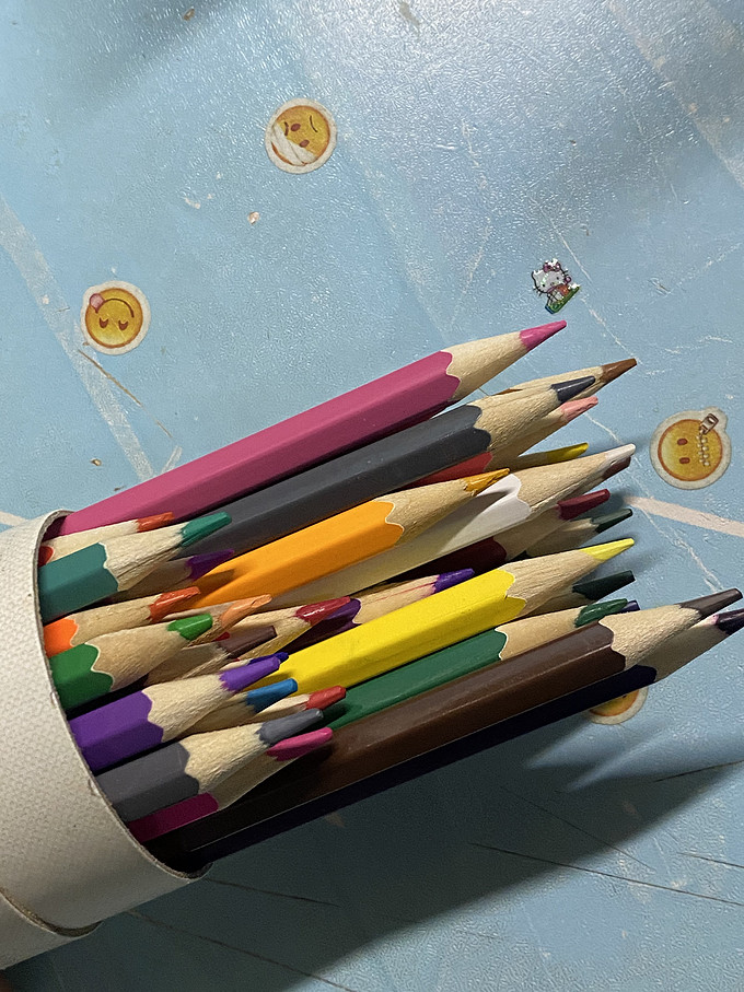得力彩色铅笔