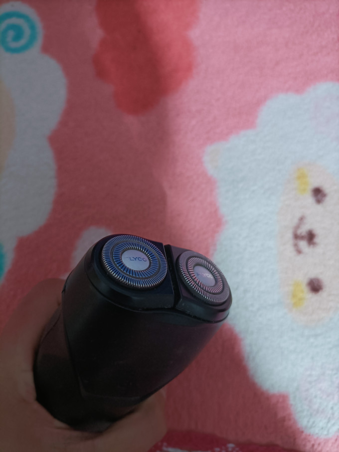 电动剃须刀