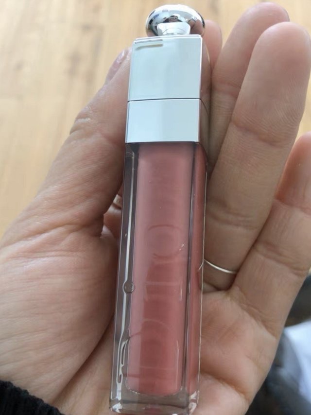 Dior012既可以当唇釉又可以当唇部打底