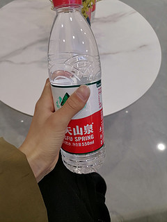 农夫山泉饮用天然水瓶装外出旅行办公