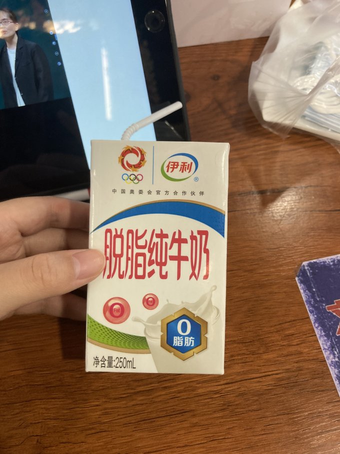 伊利常温牛奶