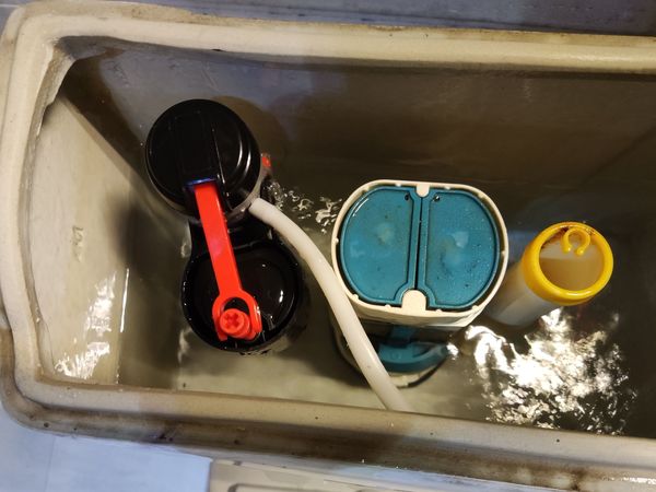 十来块钱搞定马桶漏水问题