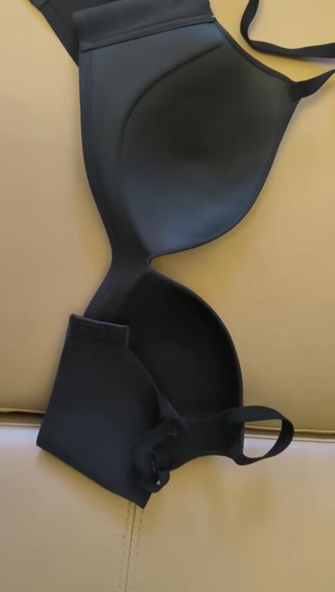 蕉内的文胸穿的很不错，不跑杯，而且很秀气
