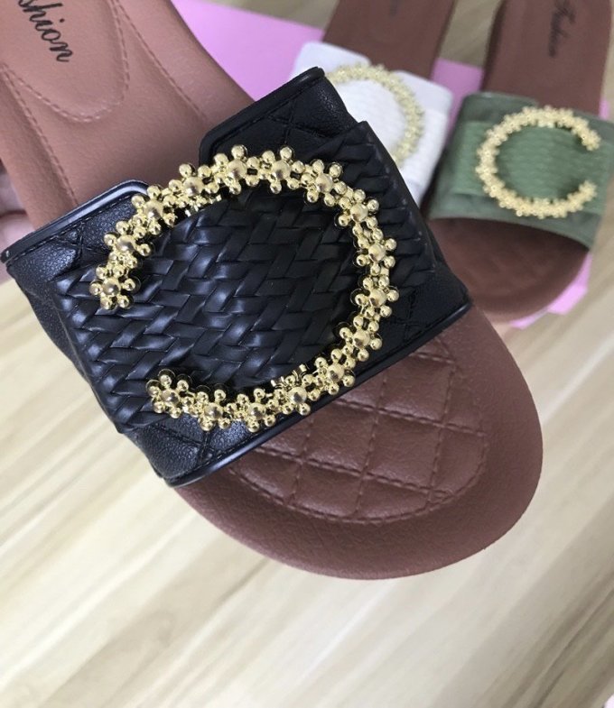 居家拖鞋