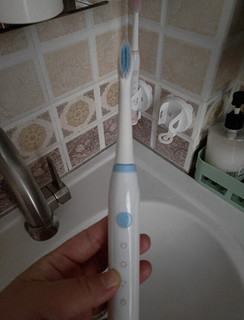 有趣的装备超人电动牙刷