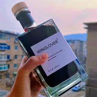 参加婚礼的时候拿的……别说我了…