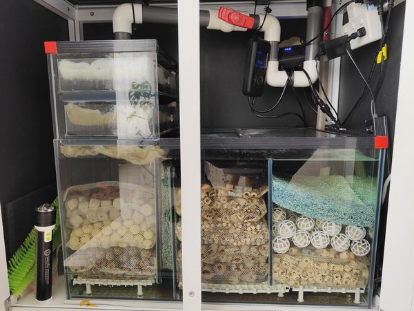 养鱼装备之一，底滤缸