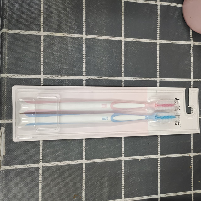 非常精致的牙刷子！