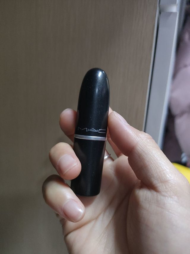 MAC口红，美女必备精致好物。