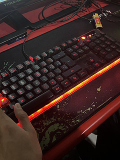 绝美实用的发光游戏键盘