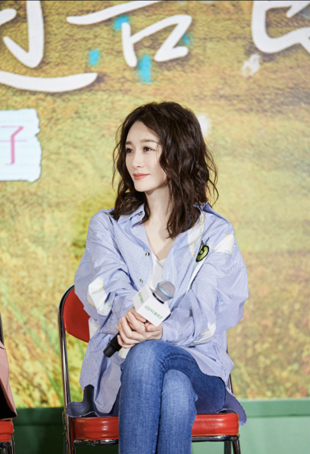 别再看大嫂了,李小冉才是yyds,去新浪扫楼美的像20+的少女