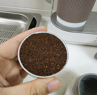 62两罐意利咖啡豆本想用石臼磨，无奈蒜味重
