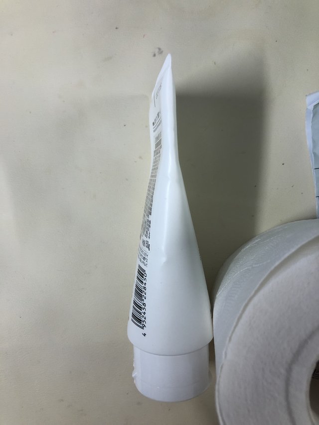 先用的白色款，感觉就是洗面奶好干，挤不出