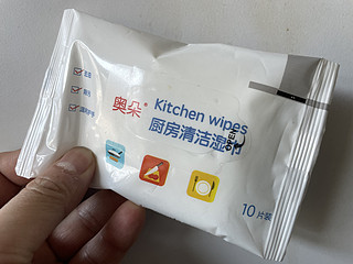 厨房污垢一张湿纸巾搞定