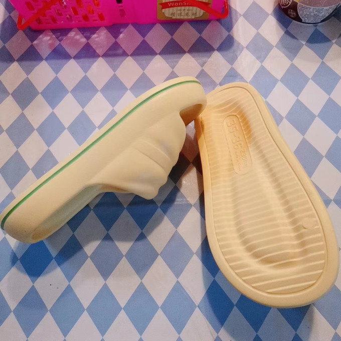 居家拖鞋