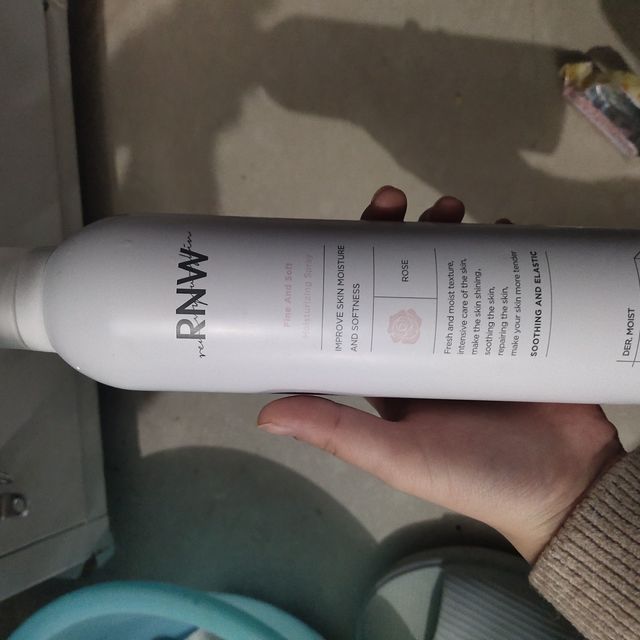 来一款 r nw 如薇的补水喷雾