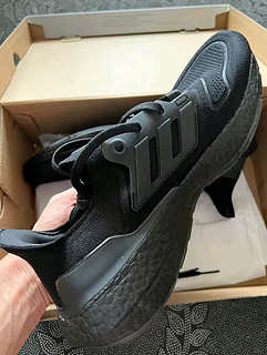 Adidas ULTRABOOST 22黑武士