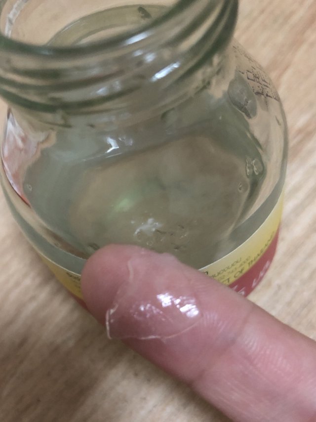 买过很多次了,可这回吃出一大片状东西,这