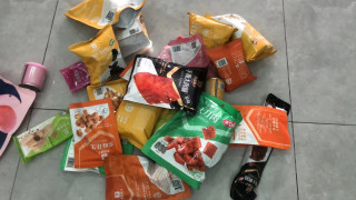 零食投喂，良品大礼包：30种零食美味惊喜