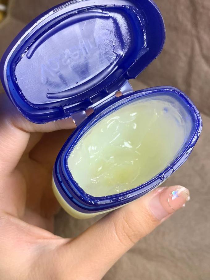 凡士林润唇膏