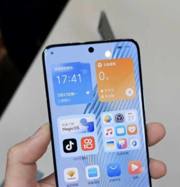 线下体验店上手荣耀magic5 质感不错