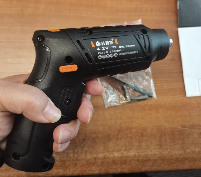 科麦斯电钻