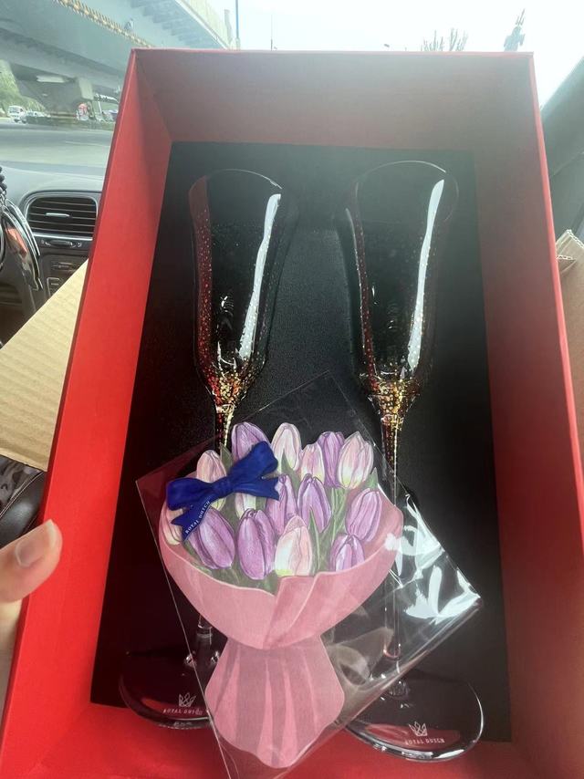 
买给闺蜜的结婚礼物 她说非常喜欢啊 杯