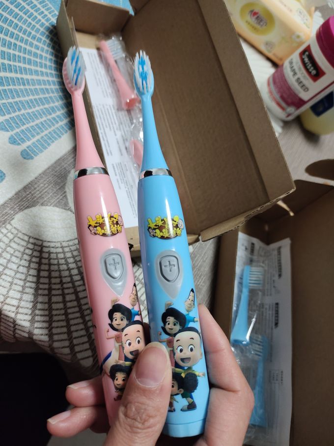 希尔顿灯具电动牙刷
