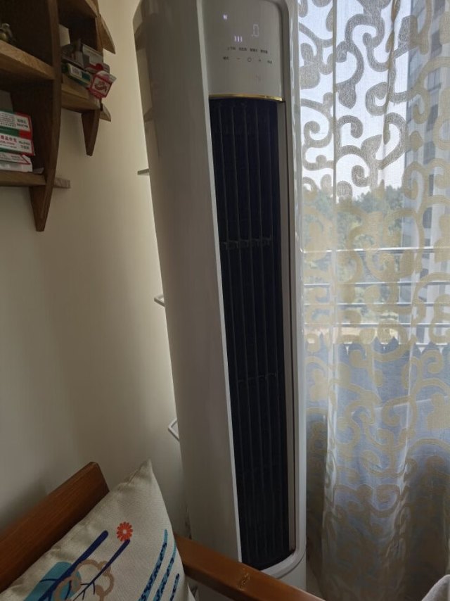 刚刚来朋友开了空调,颜值一流很秀气,开启