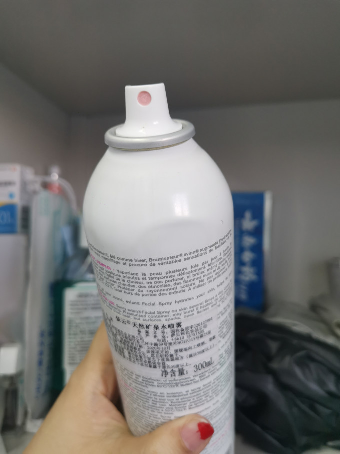 依云爽肤水