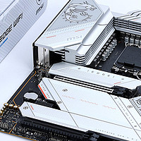 电脑DIY 篇223：更高的性能搭配更低的价格，是时候入手DDR5版本的Z790主板了么？微星Z790刀锋D5主板实测分享