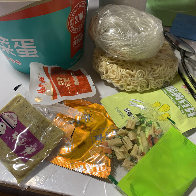 配料特别齐全的藤椒味泡面