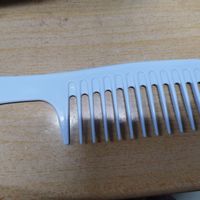 用起来很方便的梳子