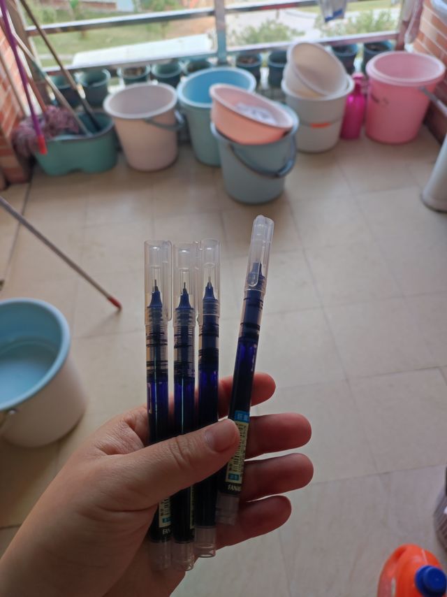 蓝色直液蓝笔，不断水，好用