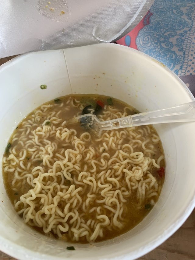 康师傅经典方便面桶装香辣牛肉面多口味混合
