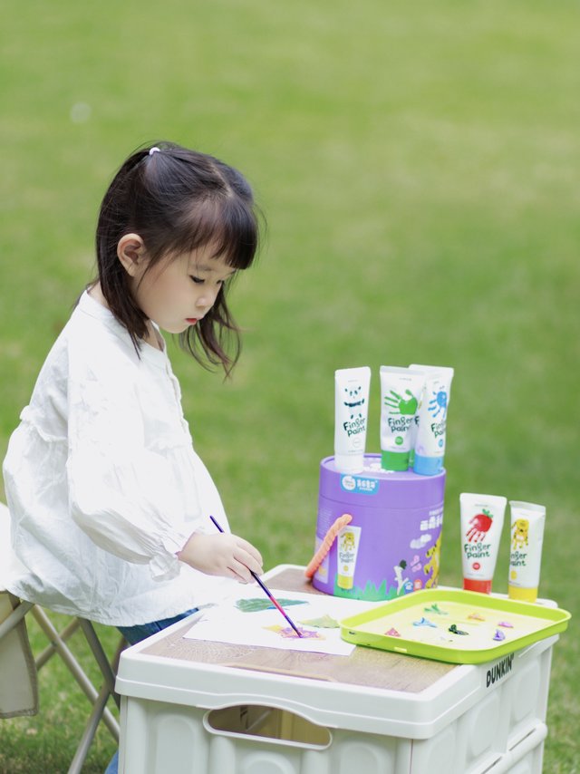 她好像很正经的在写生🌝