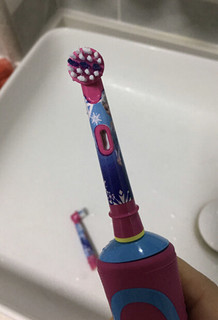 自从买了电动牙刷宝宝都特别勤快刷牙