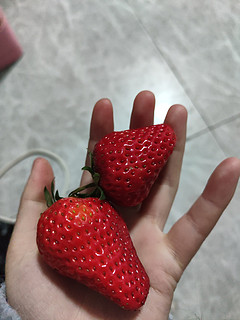 大草莓，甜甜的大草莓