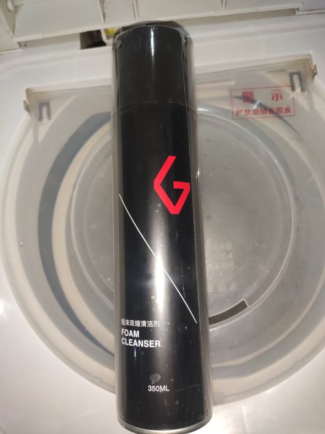 
快递时效很好，服务很到位
鞋的底部白边