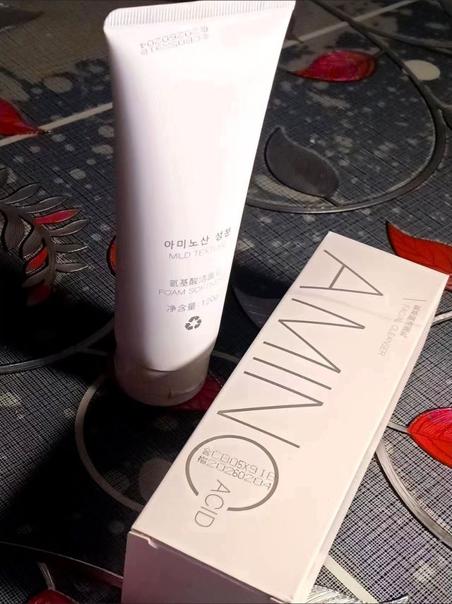 一款洗面奶推荐给你们。