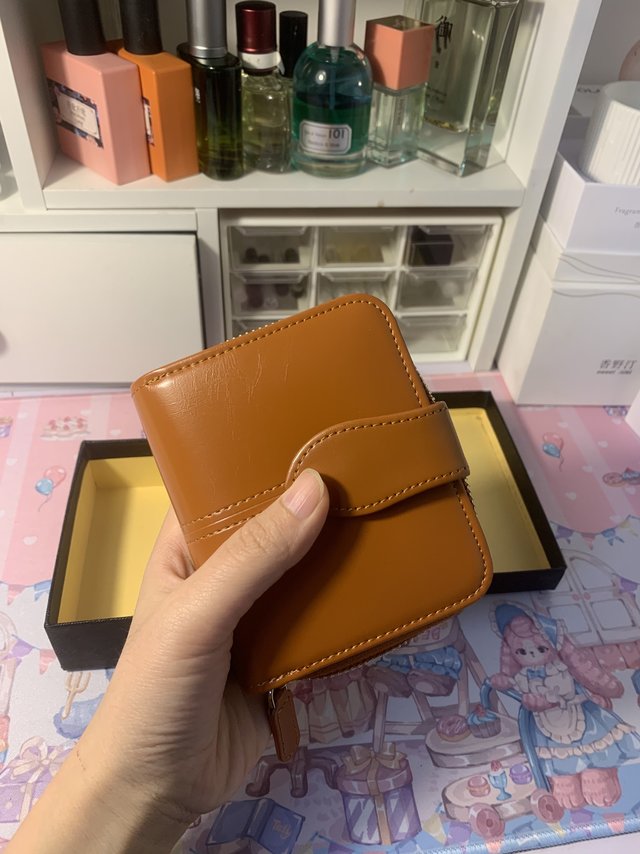 质感很好的零钱包能放很多的东西颜色也