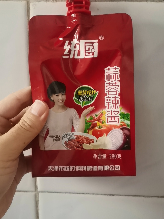 减脂搭档——统厨实惠装蒜蓉辣酱