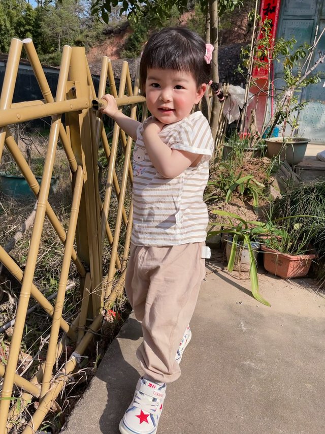 这个春天当然要穿新款新衣新鞋！