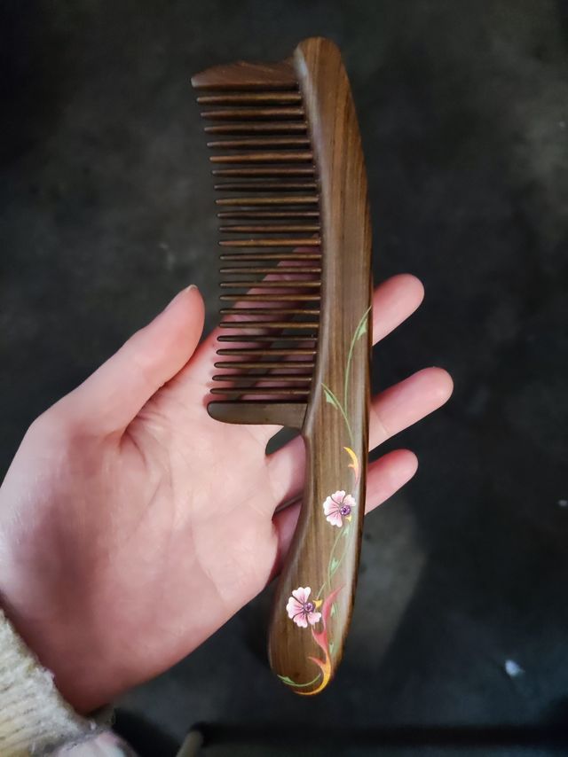 给自己买的谭木匠梳子！非常棒