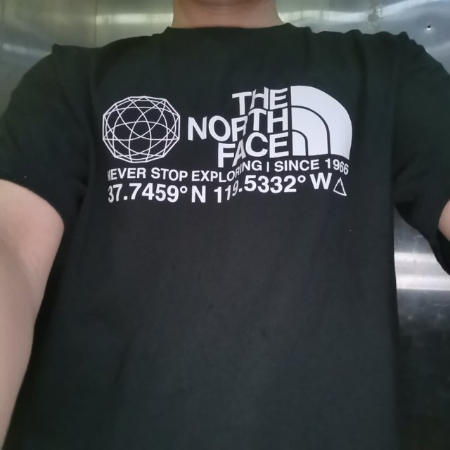 衣服质量很好，摸上去就感觉不是普通货，包